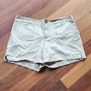 Old Navy Chino Short Shorts Size 4